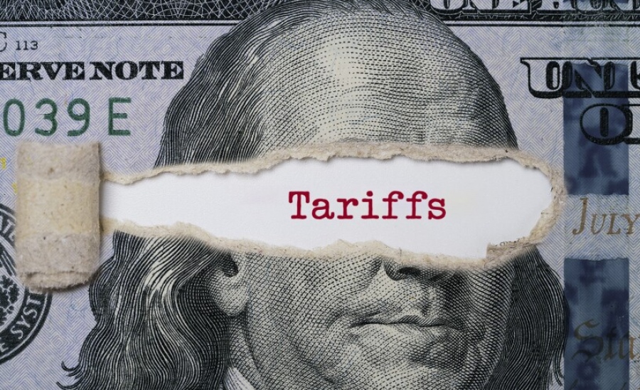 Πώς κατέστρεψε την οικονομία των ΗΠΑ το ισχυρό τους νόμισμα  – Παγκόσμια... κορόιδα στους δασμούς