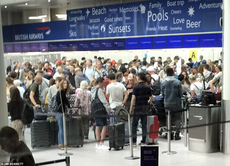 Βρετανία: Χάος στα αεροδρόμια λόγω λάθους στο λογισμικό της British Airways