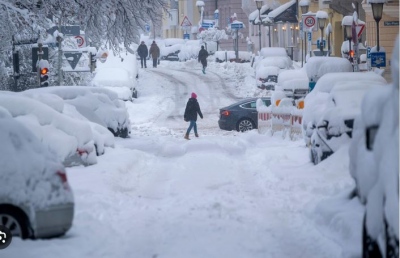 Χιόνια ρεκόρ σε Βαυαρία, Αυστρία, Ολλανδία - Διακοπές σε πτήσεις, τρένα, ρεύμα πολλές περιοχές