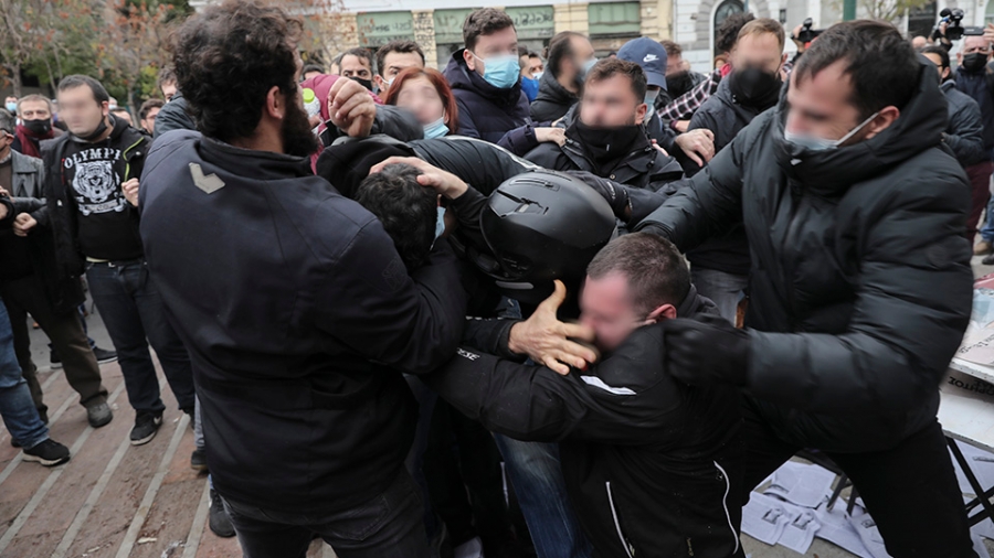 Φρούριο η Αθήνα για την επέτειο του Πολυτεχνείου - Άρχισε η πορεία - Το μπλόκο σε βουλευτές ΝΔ και στελέχη ΣΥΡΙΖΑ