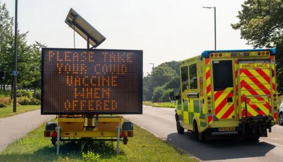 Αυταρχικά μέτρα στην Ευρώπη: Απολύσεις ανεμβολίαστων στη Βρετανία, απαγόρευση διαδηλώσεων στη Γερμανία