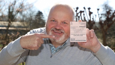 Θρίλερ με λαχείο 10,6 εκατ. λιρών στη Βρετανία - Μυστηριώδης νικητής έχει μόνο λίγες ώρες διορία πριν χάσει τα πάντα