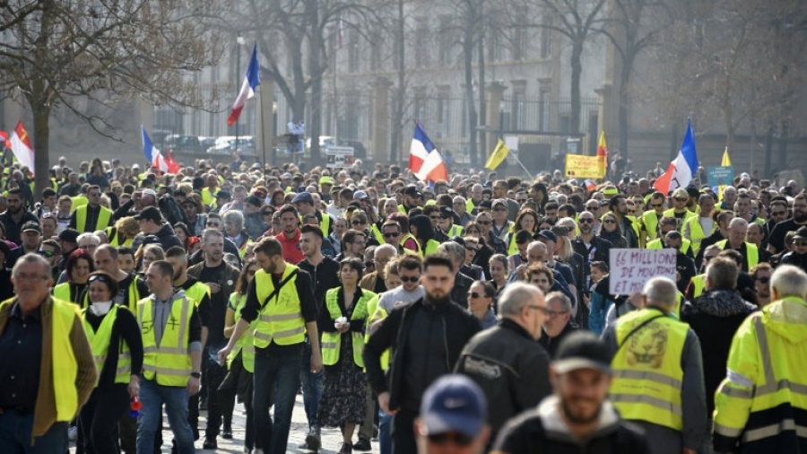 Γαλλία: Με δακρυγόνα και προσαγωγές απάντησε η αστυνομία στις κινητοποιήσεις