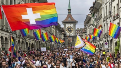 Σάλος στην Ελβετία - Άνδρας φυλακίστηκε για σχόλιο στο Facebook κατά των τρανσέξουαλ
