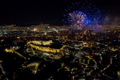 Πρωτοχρονιά 2021 - Τα πυροτεχνήματα φώτισαν τον ουρανό της Αθήνας