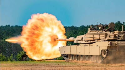 Pence (ΗΠΑ): Να επιταχυνθεί η στρατιωτική βοήθεια στην Ουκρανία – Άργησε ο Biden με Abrams, F-16