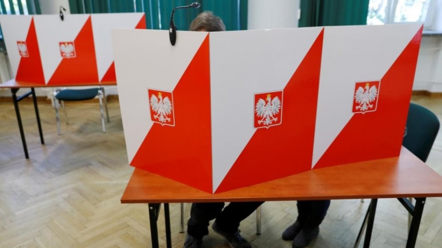 Πολωνία: Προβάδισμα του κυβερνώντος κόμματος PiS στις τοπικές εκλογές με 32,3%, σύμφωνα με exit poll