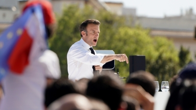 Γαλλία: Σύνθημα για κατάργηση των ορυκτών καυσίμων από τον Macron με το βλέμμα στις κάλπες