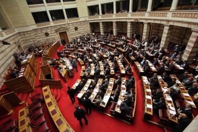 Βουλή: Κυρώθηκαν οι συμβάσεις για τους υδρογονάνθρακες - Πυρά κατά του ΣΥΡΙΖΑ για το «παρών»