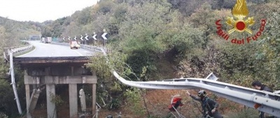 Ιταλία: Κατέρρευσε οδογέφυρα στην πόλη Σαβόνα, εξαιτίας των σφοδρών βροχοπτώσεων