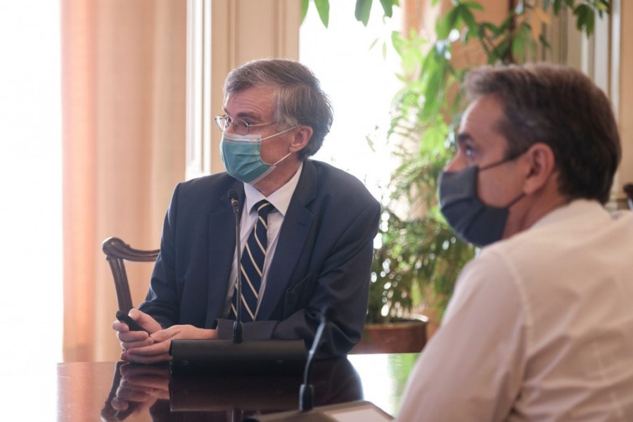 Τηλεδιάσκεψη Μητσοτάκη με περιφερειάρχες για κορωνοϊό - Τσιόδρας: Πρώτες σε κρούσματα οι ηλικίες 18-24 ετών