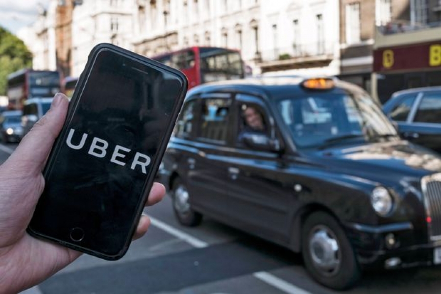 Βρετανία: Δικαστήριο αναγνώρισε πλήρη εργασιακά δικαιώματα για τους οδηγούς της Uber