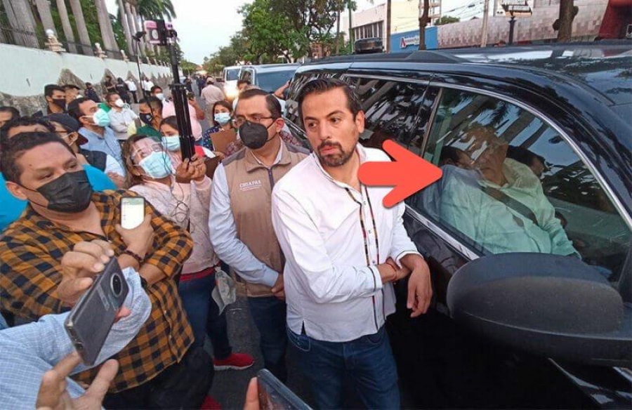 Για δύο ώρες διαδηλωτές είχαν ακινητοποιήσει τον Πρόεδρο του Μεξικό Andres Manuel López Obrador