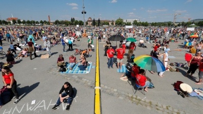 Μεγάλες διαδηλώσεις στη Γερμανία κατά των περιοριστικών μέτρων για τον κορωνοϊό