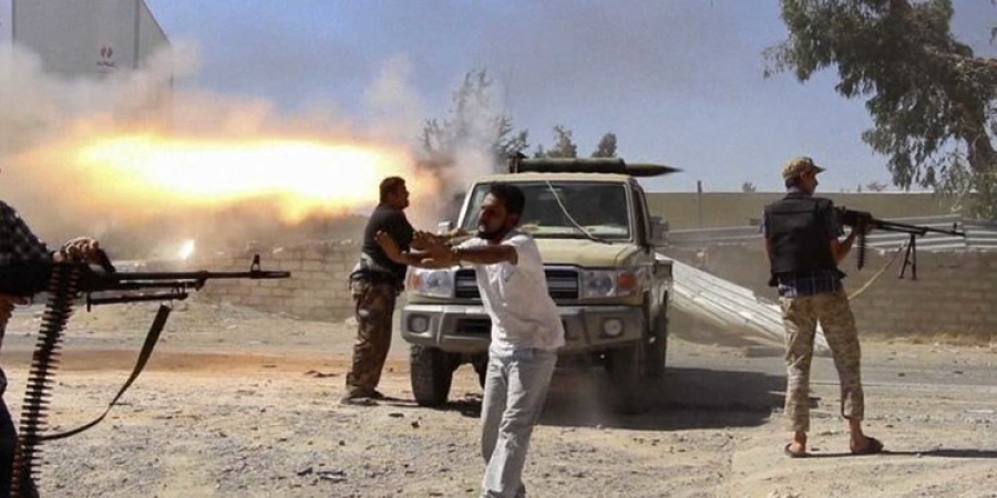 Λιβύη: Πυροβολισμοί και εκρήξεις στην Τρίπολη - Χιλιάδες εγκαταλείπουν τα σπίτια τους