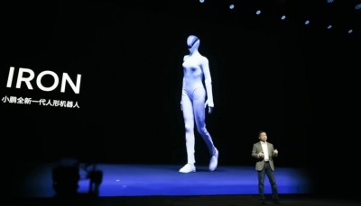 Xpeng Iron: Το ρομπότ που κόπηκε για να αποδείξει ότι δεν είναι άνθρωπος