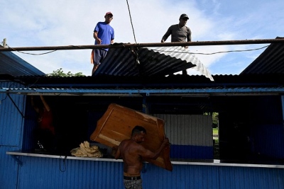 Λυσσαλέα καταιγίδα - Ισχυρός τυφώνας πλήττει τις ακτές της Καραϊβικής