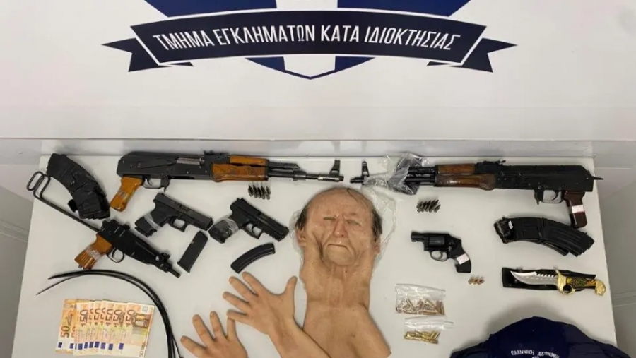 H συμμορία με τα καλάσνικοφ, τις αστυνομικές στολές και τις λαστιχένιες μάσκες ετοίμαζε ληστεία - μαμούθ