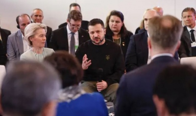 O Ζelensky στο κυνήγι επενδυτών στο Davos - Επαφές με την JP Morgan