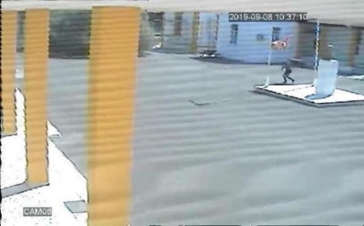 Η στιγμή που 16χρονος Ε/Κ κατεβάζει την τουρκική σημαία από την κατεχόμενη Λύση