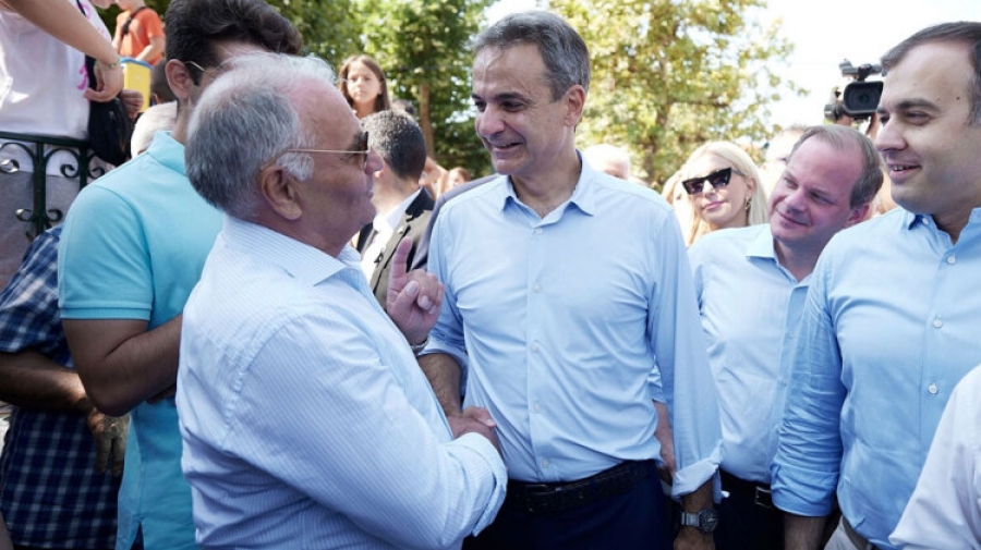 Το δώρο του Σερραίου δημάρχου στον Μητσοτάκη, λίγες ώρες μετά την ομιλία Καραμανλή - Η φωτογραφία με τον 8χρονο Κυριάκο