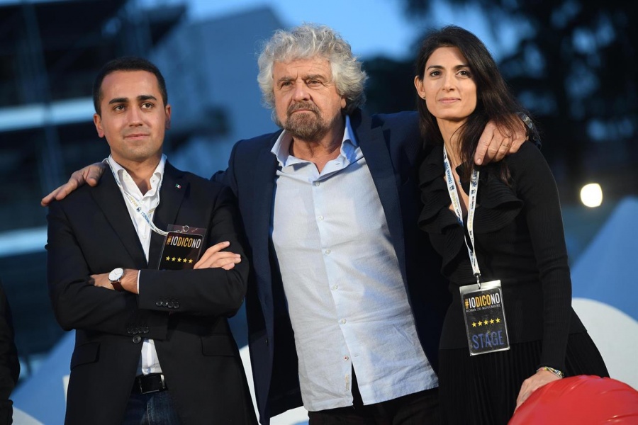 Ιταλία: Πρόταση Di Maio να κλείσει ο στρατός τις λακούβες της Ρώμης και να διασωθεί το κύρος της Δημάρχου