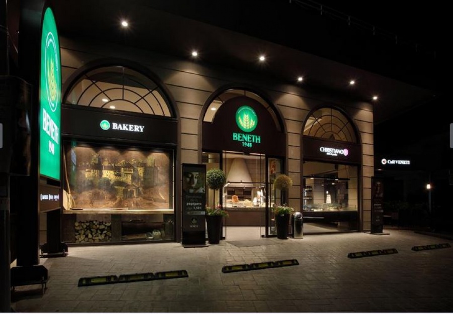 H εταιρεία BENETH διατηρεί  σε λειτουργία όλα τα καταστήματά της