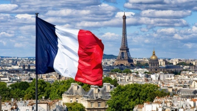 Η Γαλλία απειλείται με υποβαθμίσεις - Χάνει τη λάμψη του το γαλλικό δημόσιο χρέος