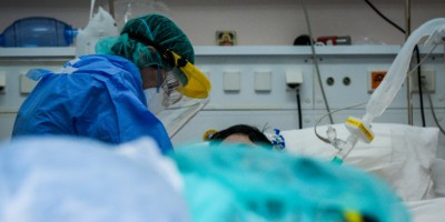 Νοσοκομειακοί γιατροί Θεσσαλονίκης: Είμαστε σε εμπόλεμη κατάσταση - Δεν υπάρχουν τόσες κλίνες ΜΕΘ για όλες αυτές τις ανάγκες