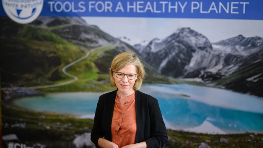 Απαγγελία κατηγοριών κατά της αυστριακής υπ. Περιβάλλοντος για την ψήφο της!