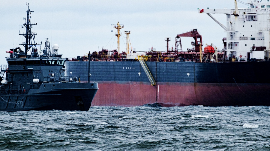 Ξέσπασε χάος - Οι Αμερικανοί κατέλαβαν το ρωσικό Aquila II με ρεσάλτο στον Ινδικό - Ρωσία: Θα βουλιάξουμε τους πειρατές (vid)