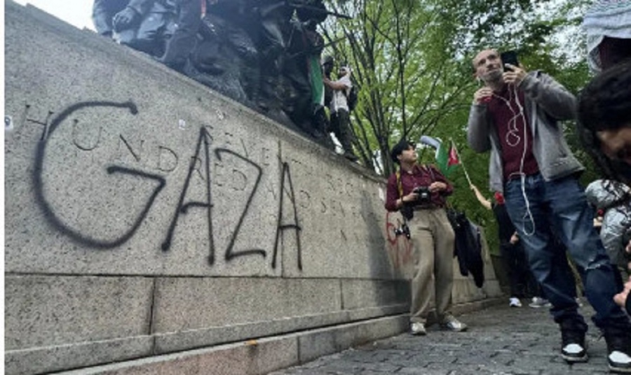 Χειροπέδες σε φιλοπαλαιστίνιο ανήλικο διαδηλωτή για βανδαλισμό – Τον κατήγγειλε ο πατέρας του