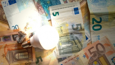 ΥΠΕΝ: Στη Βουλή η ρύθμιση για την αγορά ρεύματος το 2024 - Ειδικό τιμολόγιο προμήθειας για όλους τους καταναλωτές