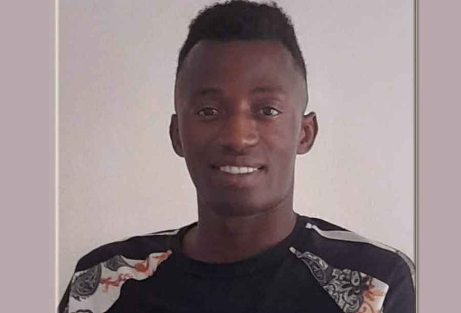 Αποφοίτησε ο πρόσφυγας Σισσέ από τη Γουινέα - Η συγκλονιστική επιστολή του - Ήρθε με βάρκα, περπάτησε από την Τουρκία