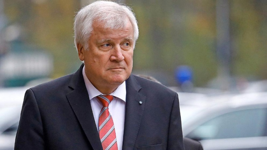 Seehofer (CSU): H Merkel έχει προθεσμία έως το τέλος Ιουνίου - Κανείς δεν θέλει το τέλος της κυβέρνησης