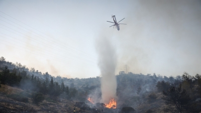 Υπό μερικό έλεγχο η πυρκαγιά στον Κάλαμο Αττικής