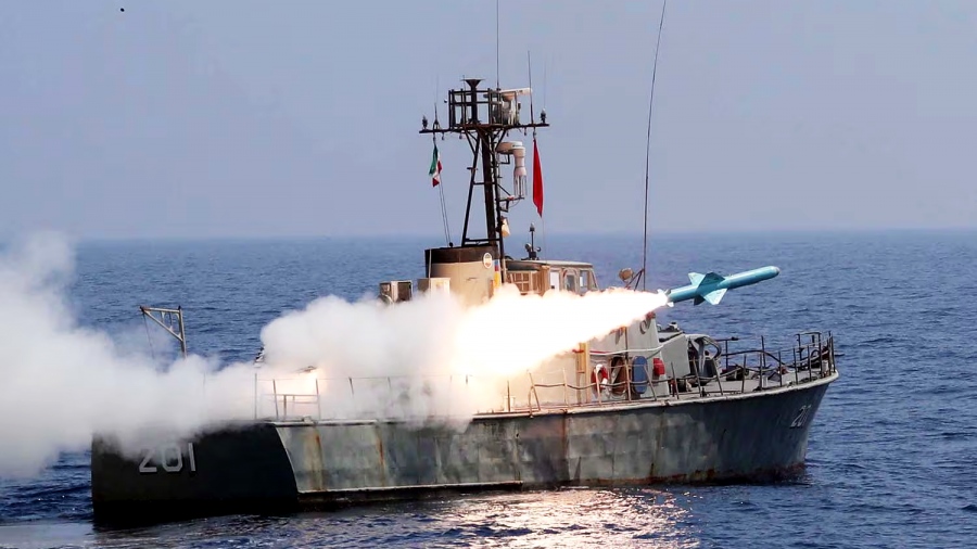 Έκτακτη προειδοποίηση Ιράν: Ξεκινούν ναυτικές ασκήσεις με πραγματικά πυρά, «θαλάσσιος πέλεκυς» στα Στενά του Hormuz