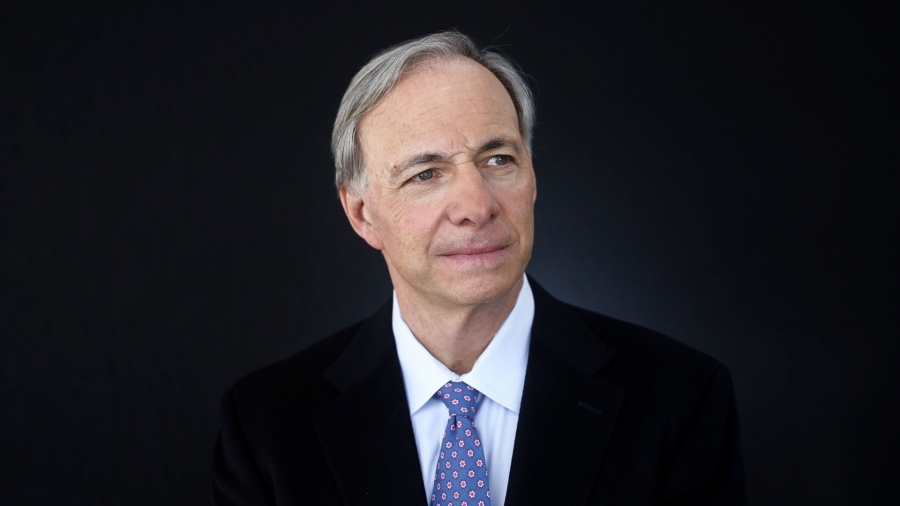 Η ζοφερή πρόβλεψη του Dalio (Bridgewater): Με επιτόκια της Fed στο 4,5%, οι μετοχές θα υποχωρήσουν κατά 20%