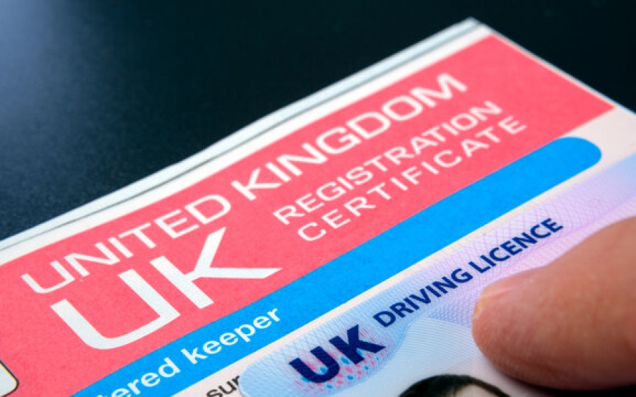 Δένει... χειρόφρενα για 15 μέρες στην Βρετανία, η υπηρεσία έκδοσης διπλωμάτων και αδειών κυκλοφορίας