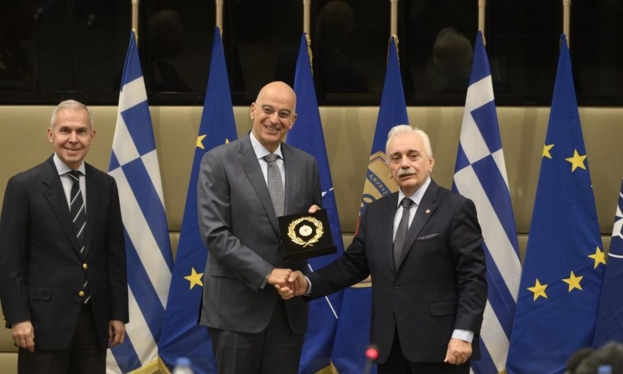 Μνημόνιο συνεργασίας μεταξύ Ενόπλων Δυνάμεων και Ερυθρού Σταυρού υπέγραψε ο Δένδιας