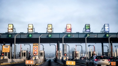A world record Greek-style: 174 toll stations across 2,320 kilometers of road... or one station every 13 km