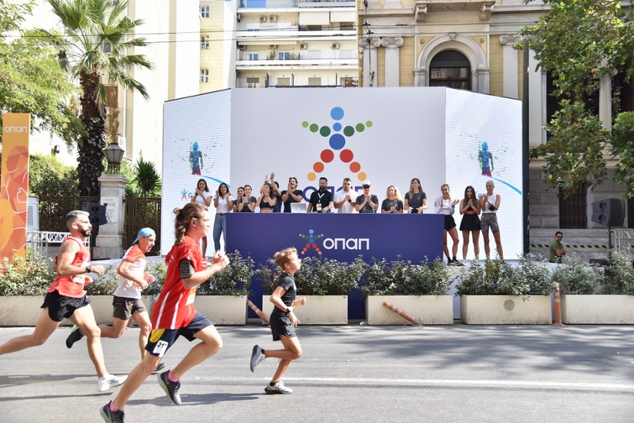 Ο Ημιμαραθώνιος της Αθήνας επέστρεψε με χορηγό τον ΟΠΑΠ - 10.000 δρομείς συμμετείχαν στη μεγάλη δρομική γιορτή