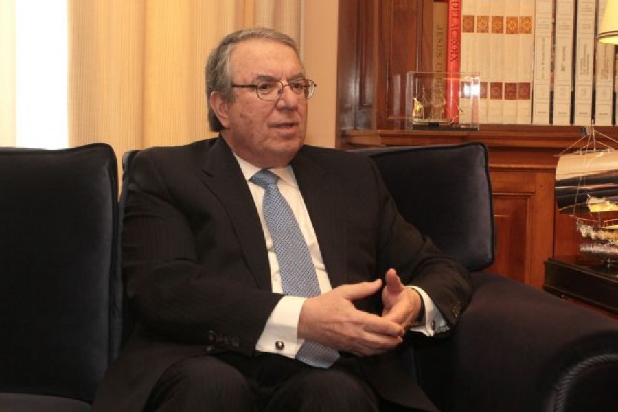 Γιώργος Μπαμπινιώτης: Δεν πρέπει να λέμε click away αλλά παράδοση εκτός