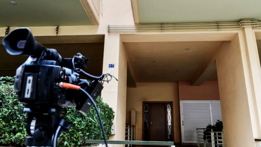 Συναγερμός στα Πατήσια: Άνδρας ταμπουρωμένος στο σπίτι του απειλεί να αυτοκτονήσει