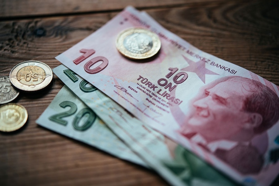 Τουρκία: Η λίρα ξεκινά την εβδομάδα με κέρδη στα νέα βήματα της τραπεζικής εποπτείας