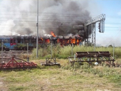 Φωτιά σε βαγόνι του ΟΣΕ έξω από το σιδηροδρομικό σταθμό Θεσσαλονίκης