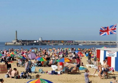 Καύσωνας και θερμοκρασίες ρεκόρ στη Βρετανία