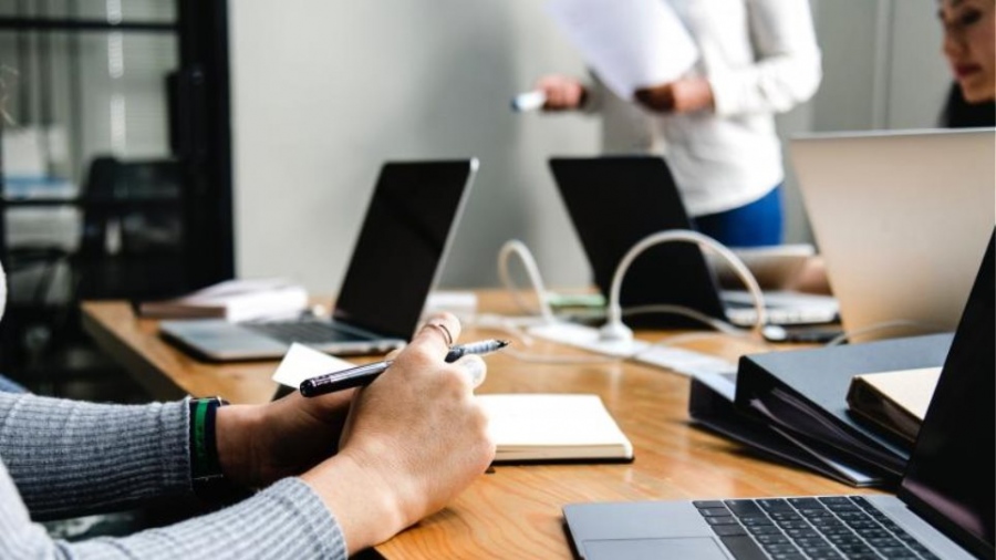 Νέος τρόπος επιλογής διοικήσεων και προϊσταμένων στο Δημόσιο με bouns παραγωγικότητας ή... παύση