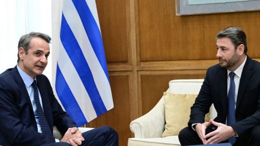 Στα ύψη το πολιτικό θερμόμετρο λόγω Μέσης Ανατολής - Στο γραφείο του Πρωθυπουργού στη Βουλή ο Ανδρουλάκης