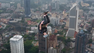 Νεκρός base jumper που πήδηξε από κτίριο 29 ορόφων - Δεν άνοιξε το αλεξίπτωτο